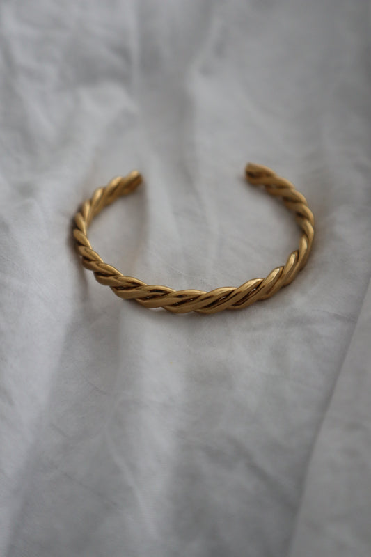 Annaliese Bangle